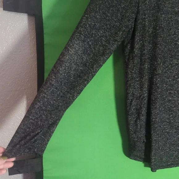 Old Navy Charcoal Long Sleeve Tee - Picture 4 of 4